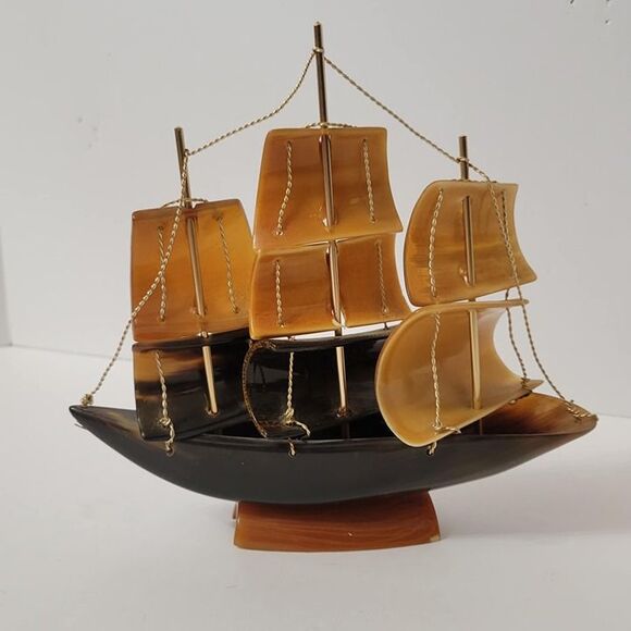 Vintage Desk Top Sail Boat Made of Genuine Cow Bull Horn Made in Italy - Picture 2 of 7